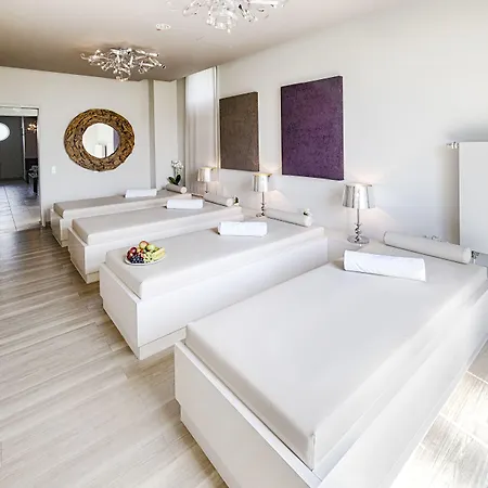 Отель Welcome 4*